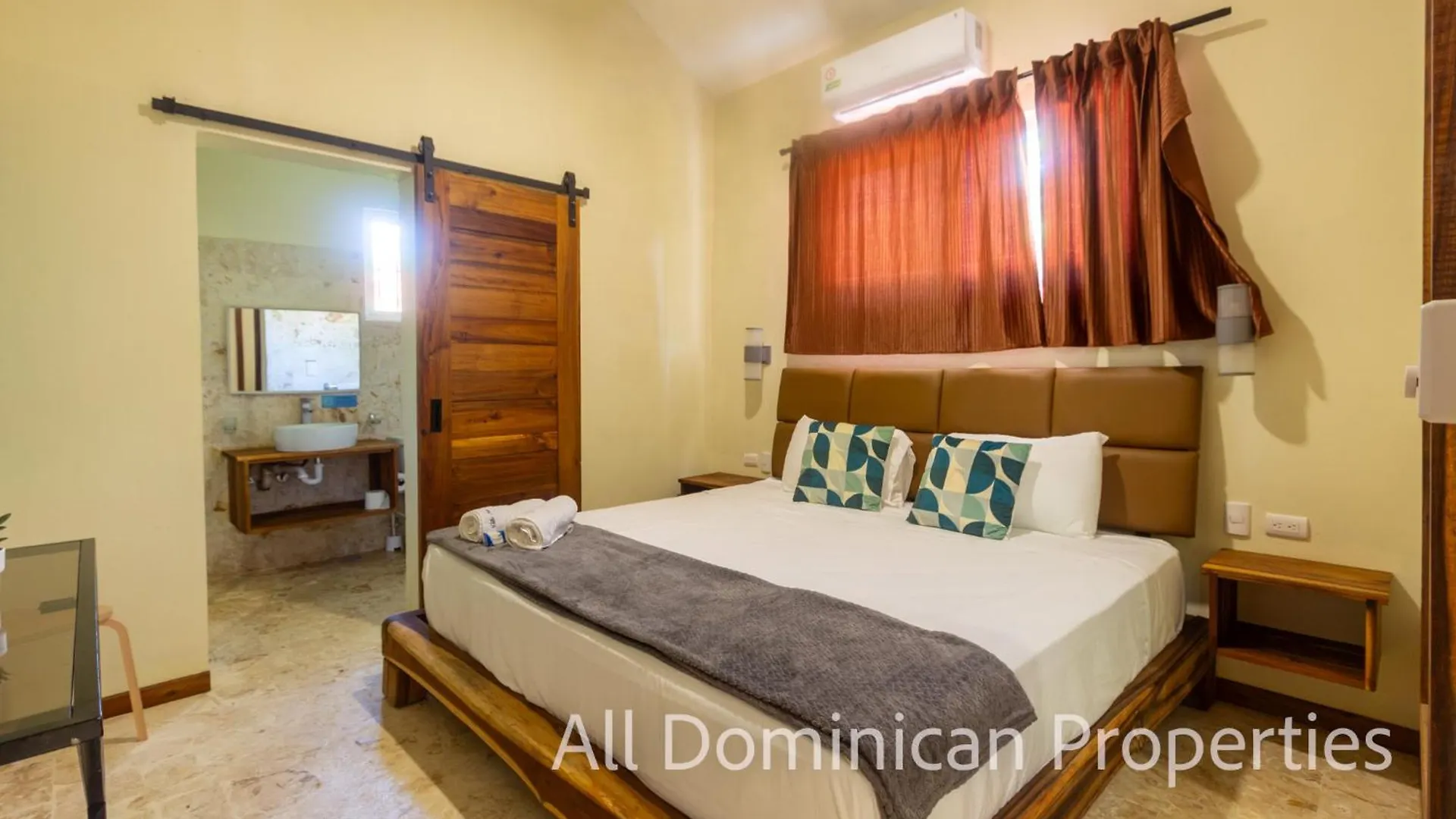 Sosua Private Villa, 9 Bedroom Guest Friendly, Up To 20 Persons! Villa